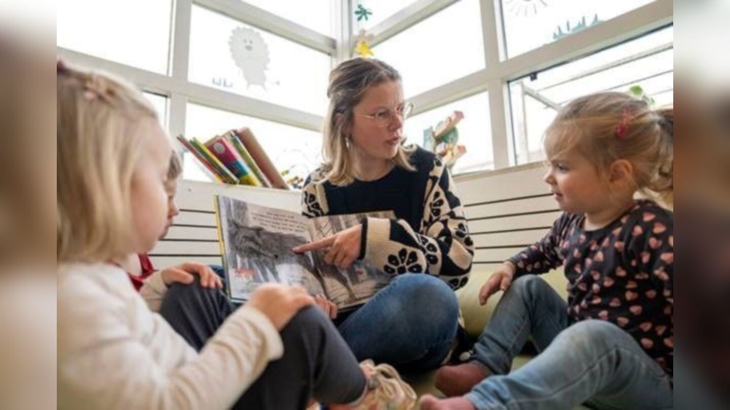 Voorleeshalfuurtje in de bibliotheek Haastrecht